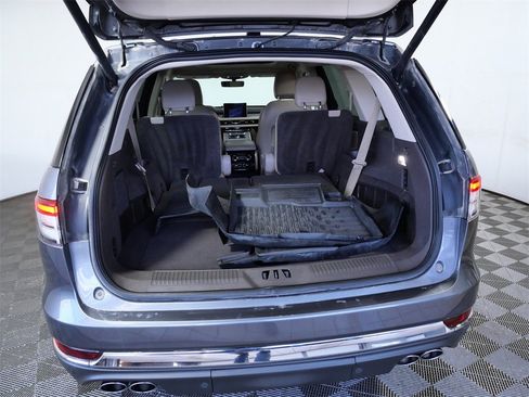 Used 2023 Lincoln Aviator AWD w/ Premium Package image 10