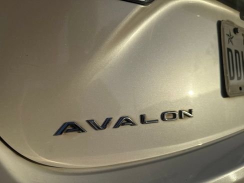 Used 2014 Toyota Avalon Limited w/ Technology Package FWD image 13