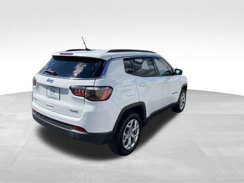 Used 2024 Jeep Compass Latitude AWD/4WD image 29