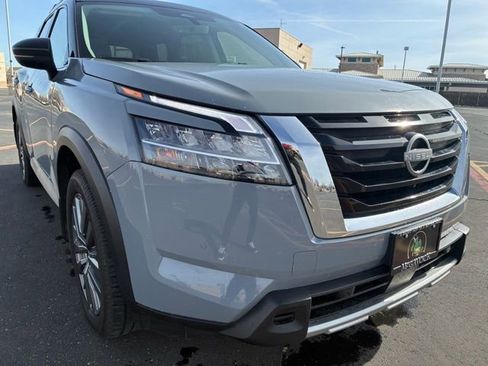 Certified 2024 Nissan Pathfinder SL w/ SL Premium Package image 8