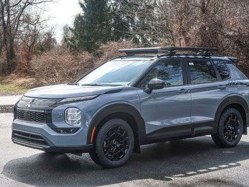 New 2026 Mitsubishi Outlander Trail Edition image 4