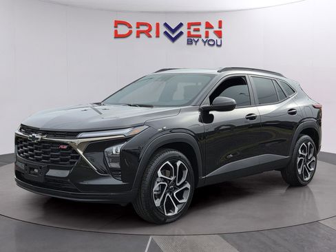 Used 2026 Chevrolet Trax RS w/ Sunroof Package FWD image 1
