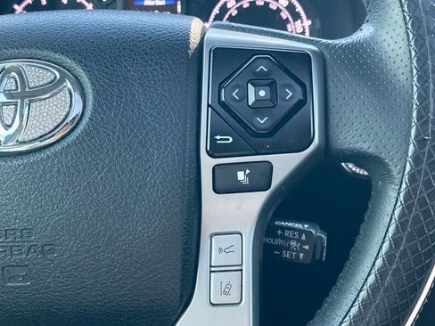 Used 2022 Toyota 4Runner SR5 Premium w/ Moonroof Package RWD image 19