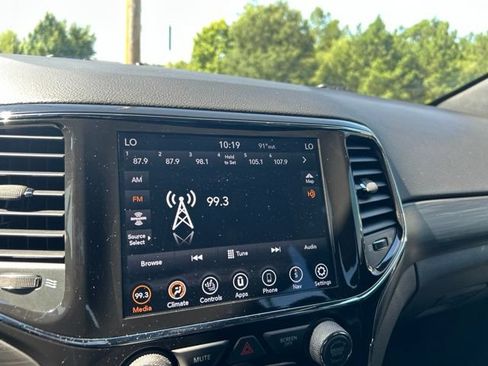Used 2022 Jeep Grand Cherokee Laredo X RWD image 26