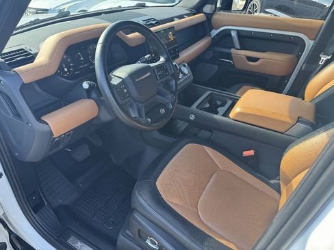 Used 2024 Land Rover Defender 130 X-Dynamic SE AWD/4WD image 8
