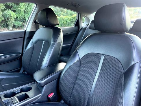 Used 2019 Kia Optima S image 13