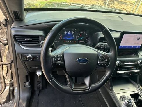 Used 2020 Ford Explorer XLT AWD/4WD image 11