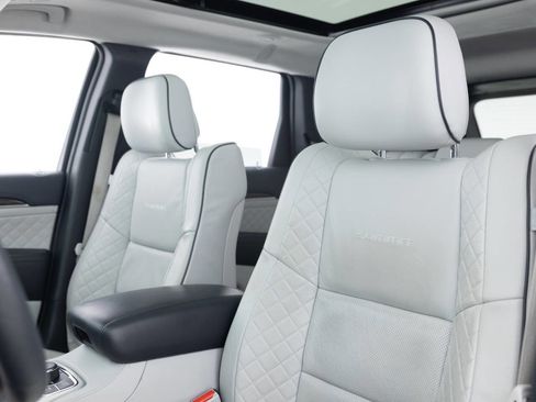 Used 2018 Jeep Grand Cherokee Summit AWD/4WD image 22