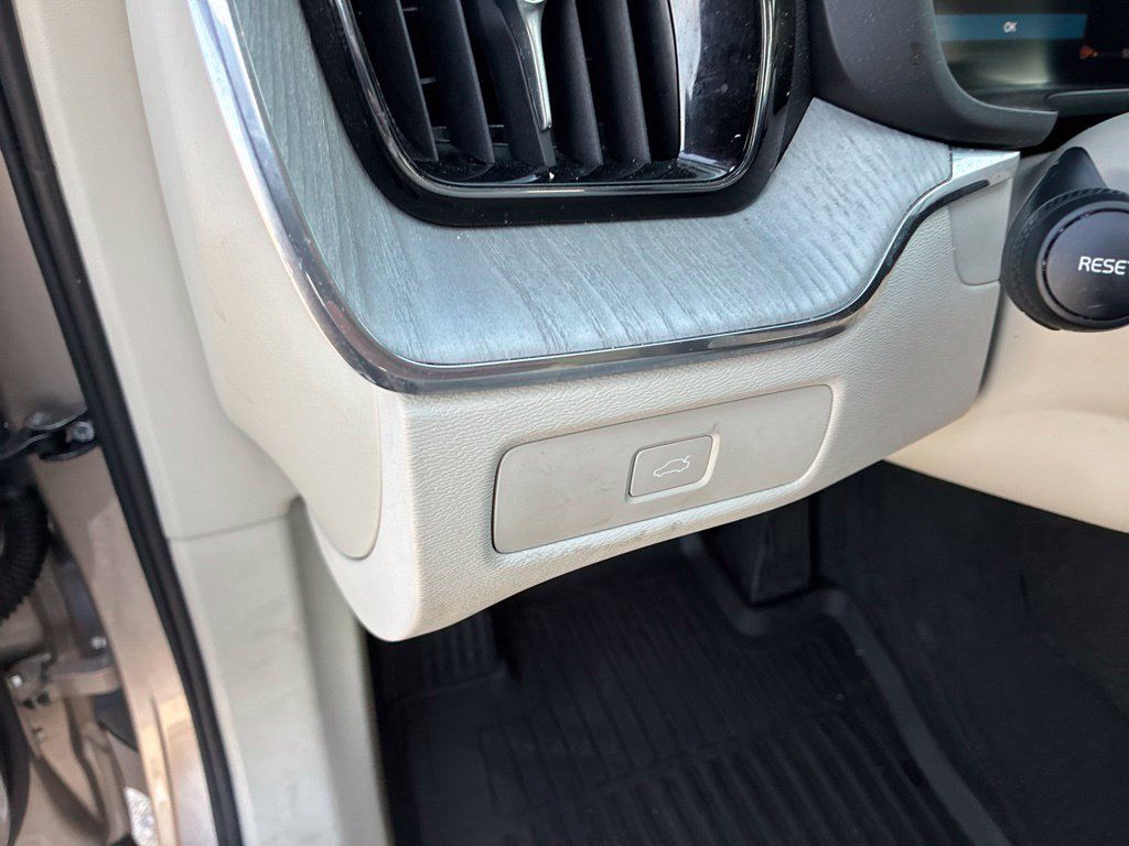 Used 2025 Volvo XC60 B5 Plus w/ Protection Package AWD/4WD image 29