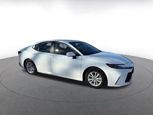 Used 2025 Toyota Camry LE image 2