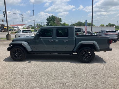 Used 2025 Jeep Gladiator Sport AWD/4WD image 8