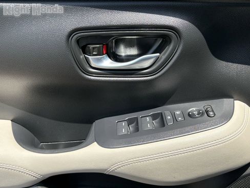 Certified 2025 Honda HR-V LX image 12