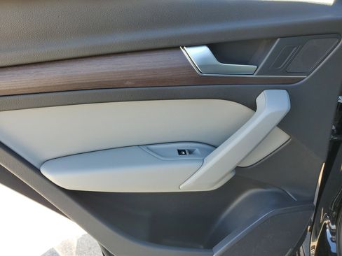 Used 2022 Audi Q5 2.0T Premium w/ Convenience Package image 18