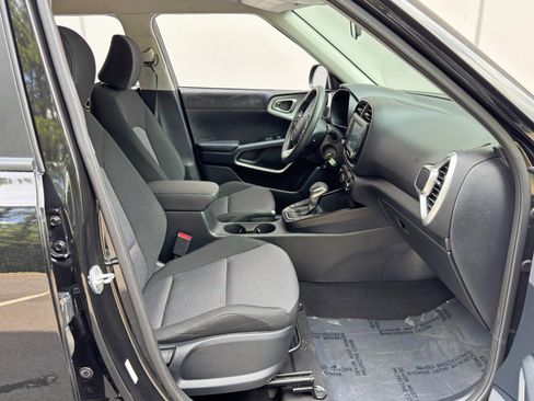 Used 2021 Kia Soul LX FWD image 14