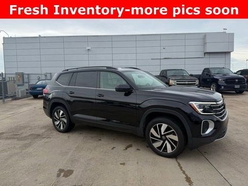 Used 2024 Volkswagen Atlas SE FWD image 2