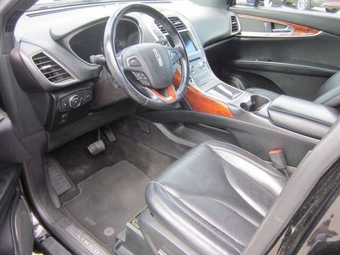 Used 2018 Lincoln MKX Select w/ Select Plus Package AWD/4WD image 11