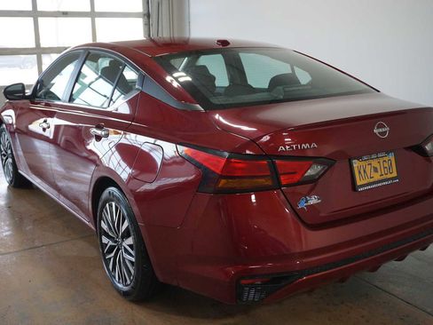 Used 2024 Nissan Altima 2.5 SV image 3