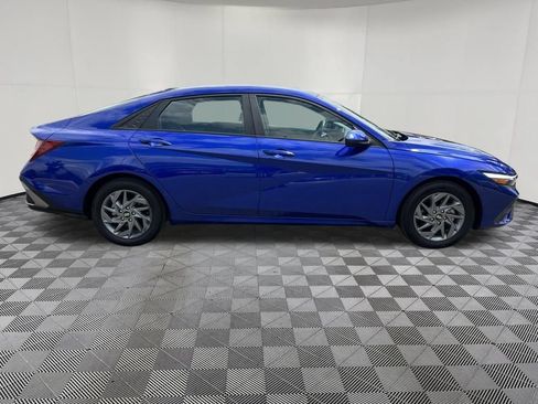 Used 2024 Hyundai Elantra SEL FWD image 8