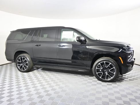 New 2026 Chevrolet Suburban RST w/ Comfort Package AWD/4WD image 8
