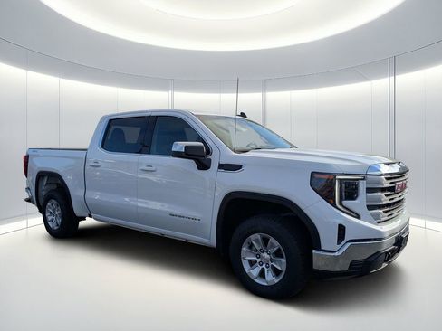Used 2024 GMC Sierra 1500 SLE AWD/4WD image 2