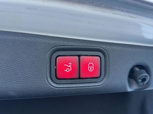 Used 2018 Mercedes-Benz E 300 E 300 image 22