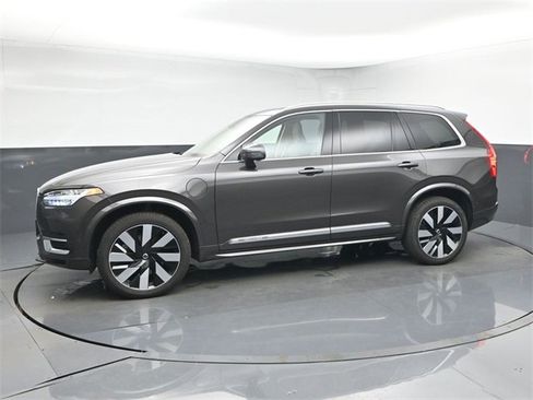 Used 2024 Volvo XC90 T8 Ultimate w/ Lounge Package image 4