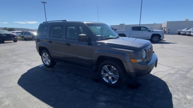 Used 2016 Jeep Patriot Sport w/ Tire & Wheel Group AWD/4WD image 2