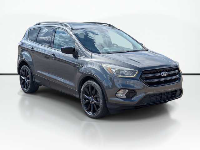 Used 2018 Ford Escape SE w/ SE Sport Appearance Package FWD image 4
