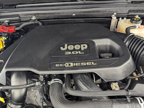 Used 2021 Jeep Wrangler Unlimited Sahara AWD/4WD image 9