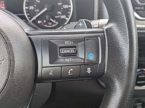 Used 2024 Nissan Rogue SV FWD image 27