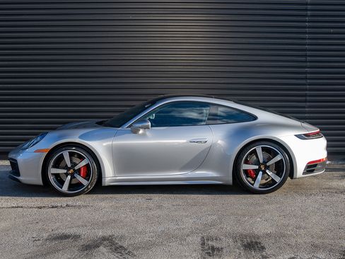 Used 2024 Porsche 911 Carrera S RWD image 3
