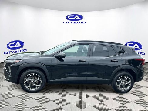 Used 2025 Chevrolet Trax LT w/ Driver Confidence Package FWD image 8