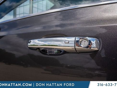 Used 2018 Chrysler 300 Limited w/ Safetytec Plus Group RWD image 34