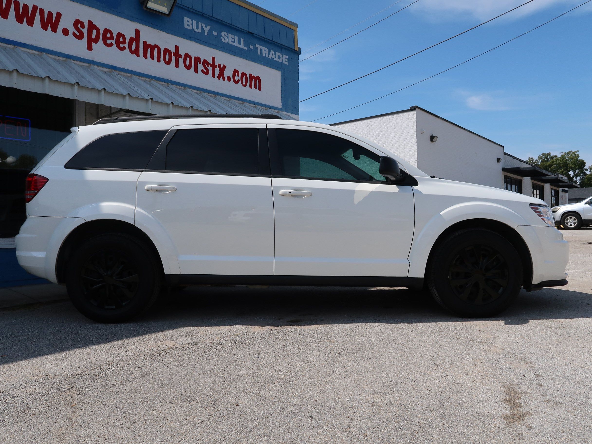 Used 2019 Dodge Journey SE FWD image 4