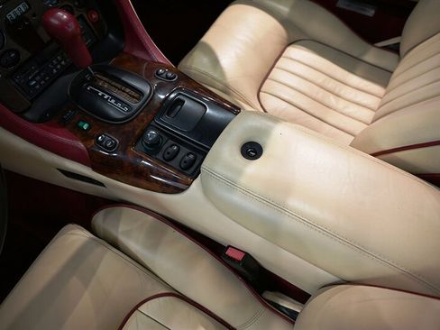 Used 1997 Aston Martin DB7 Volante image 25