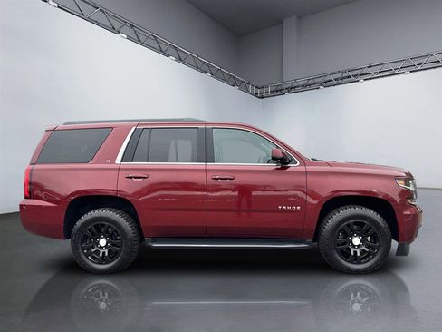 Used 2018 Chevrolet Tahoe LT image 3
