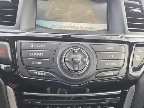 Used 2020 Nissan Pathfinder S AWD/4WD image 46