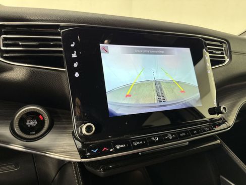 Used 2024 Jeep Wagoneer Series II w/ Flexible Seating Group image 8