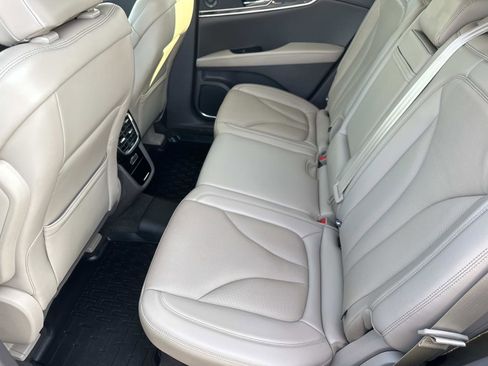 Used 2022 Lincoln Nautilus Reserve w/ Equipment Group 201A image 11