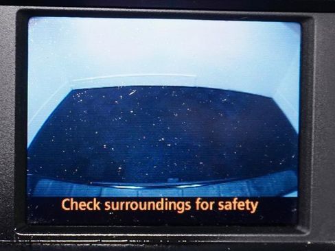 Used 2011 Toyota Highlander SE w/ Tow Pkg image 18