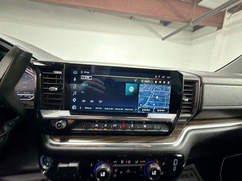Used 2025 Chevrolet Silverado 1500 LT RWD image 13