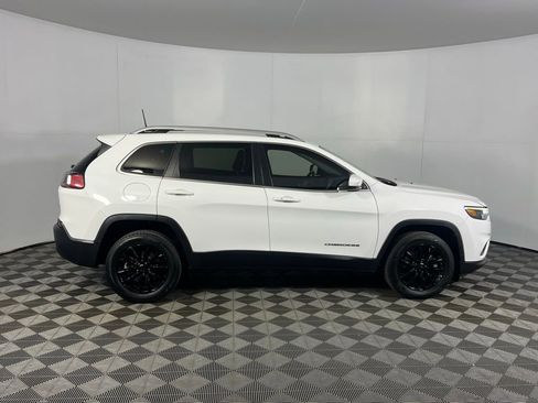 Used 2020 Jeep Cherokee Latitude Plus w/ Comfort/Convenience Group image 3