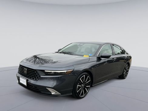 Used 2025 Honda Accord Touring image 1