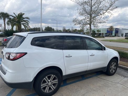 Used 2017 Chevrolet Traverse LT image 8