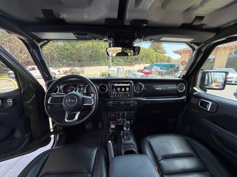 Used 2022 Jeep Wrangler Unlimited Rubicon w/ Trailer Tow Package image 12