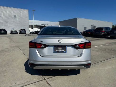 Used 2024 Nissan Altima 2.5 SV image 8