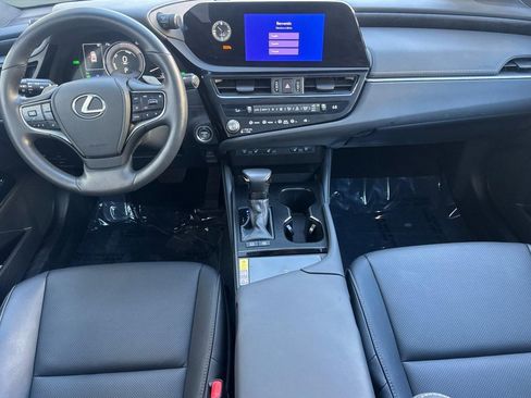 Certified 2025 Lexus ES 300h w/ Premium Package image 17