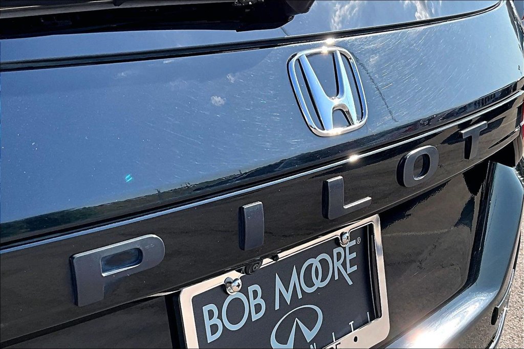 Used 2025 Honda Pilot TrailSport image 8