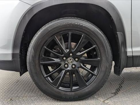 Used 2019 Toyota Highlander SE image 26