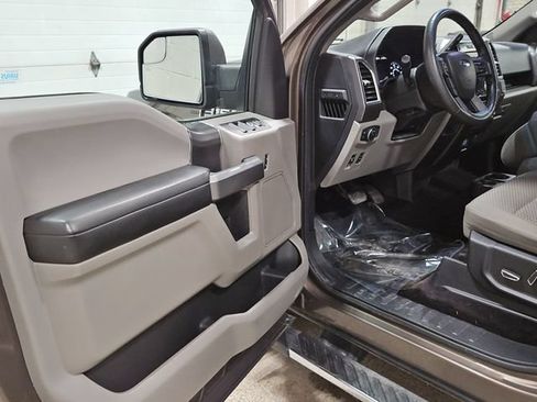 Used 2016 Ford F150 XLT w/ Equipment Group 302A Luxury AWD/4WD image 11